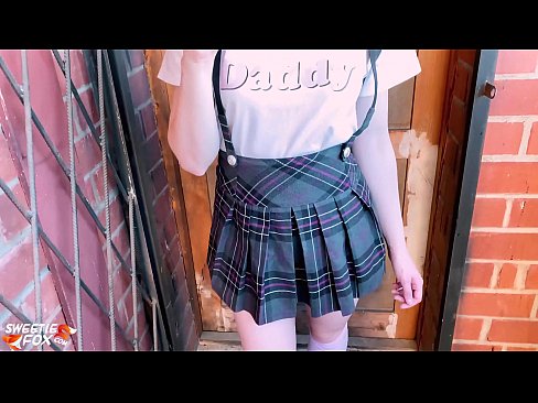 ❤️ Schoolgirl sûget har lul djip en neukt ynstee fan klassen. ☑  Seks by wy ❌️