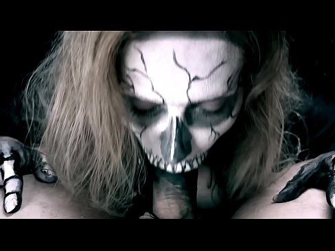 ❤️ Demon famke sûgje hoanne mei har swarte mûle en slikken cum. ☑  Seks by wy ❌️