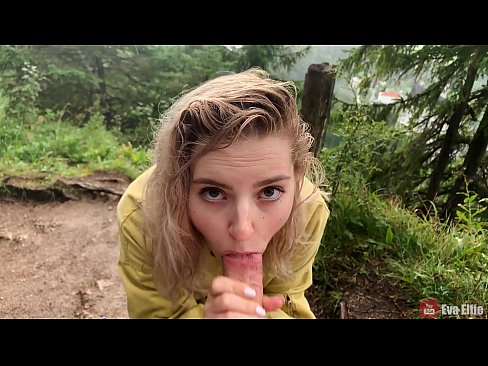 ❤️ Meisje slikket cum nei in iepenbiere blowjob - Eva Elfi ☑  Seks by wy ❌️